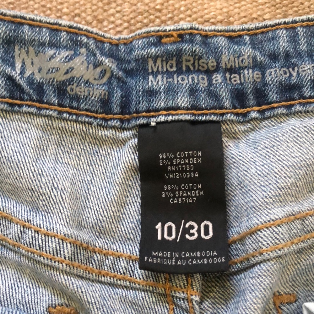 Mid rise jean shorts - Picture 3 of 5